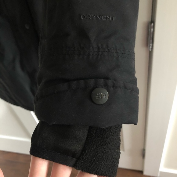 The North Face Woman Parka - Picture 9 of 11